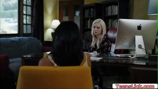 Avi Love just watch Kenzie Taylor genießt lecken Ihre Muschi