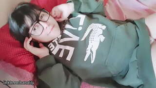 La noia adolescent tocar el seu cony