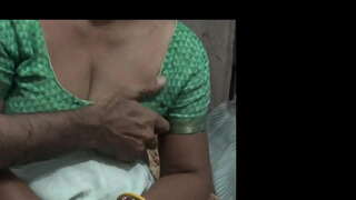 Маћеха са својим узбуђен син је подељен односпальную кревет