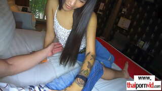 Skinny neo-dhreuchdail àisianach slut a chleachdadh bho chùl le BWC