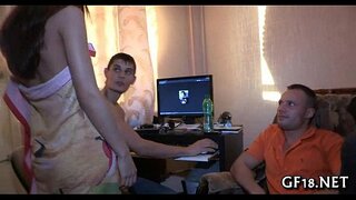 Бу сабый анда тизрәк сикерә