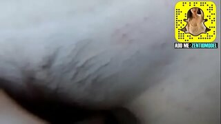 ���ూపర్ హాట్ టీన్ వార్మింగ్ ఆమె యువ పూకు