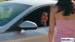 Tatu super moto wa chuo wasichana kufanya nje ya kitanda.Wawili wao suck juu yao redhead rafiki kampuni tits kabla ya moja licks yake 19yo gfs pussy wakati facesitting ya redhead.Teen msichana anakula pussy na kisha rub kila wengine pussy mpaka wao cum