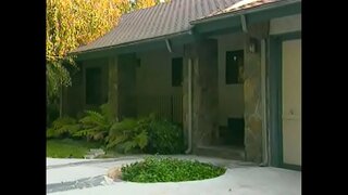 Muda haired vijana kifaranga moans wakati umesimama big dick na asshole yake kwa mara ya kwanza