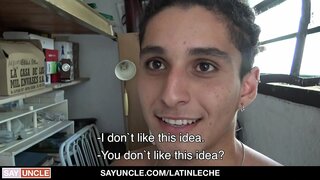 ���ిర్మాణం బాయ్ Sucks Cock కోసం అదనపు నగదు