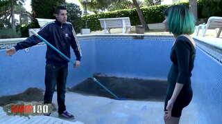 Ioma teen le gruaig glas domhain fucked agus cum ar aghaidh