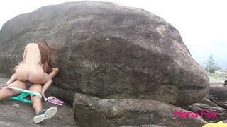 Bintang porno Manu Fox silit jinis karo ora kondom ing pantai umum